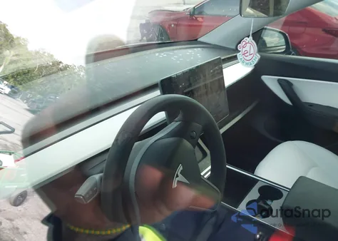 2021 Tesla Model Y Long Range Dual Motor All-Wheel Drive z USA, uszkodzony, nr VIN 5YJYGDEE3MF202624